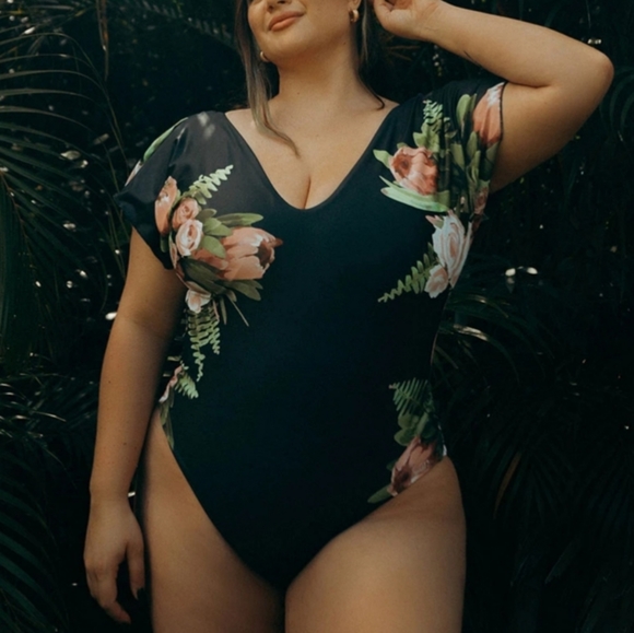 One piece swimsuit - Picture 2 of 3